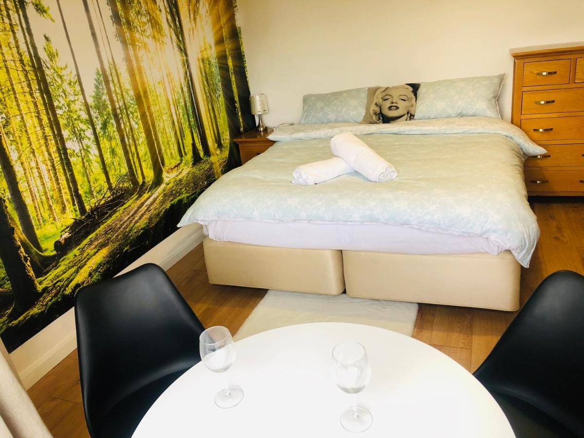 Amazing Quiet Garden House Near London Luton Airport Apartment ภายนอก รูปภาพ