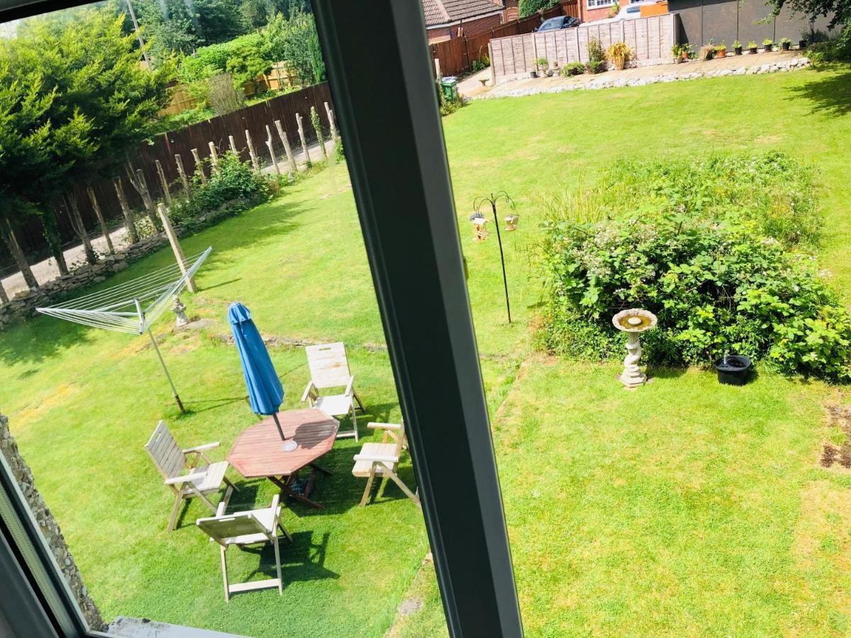 Amazing Quiet Garden House Near London Luton Airport Apartment ภายนอก รูปภาพ