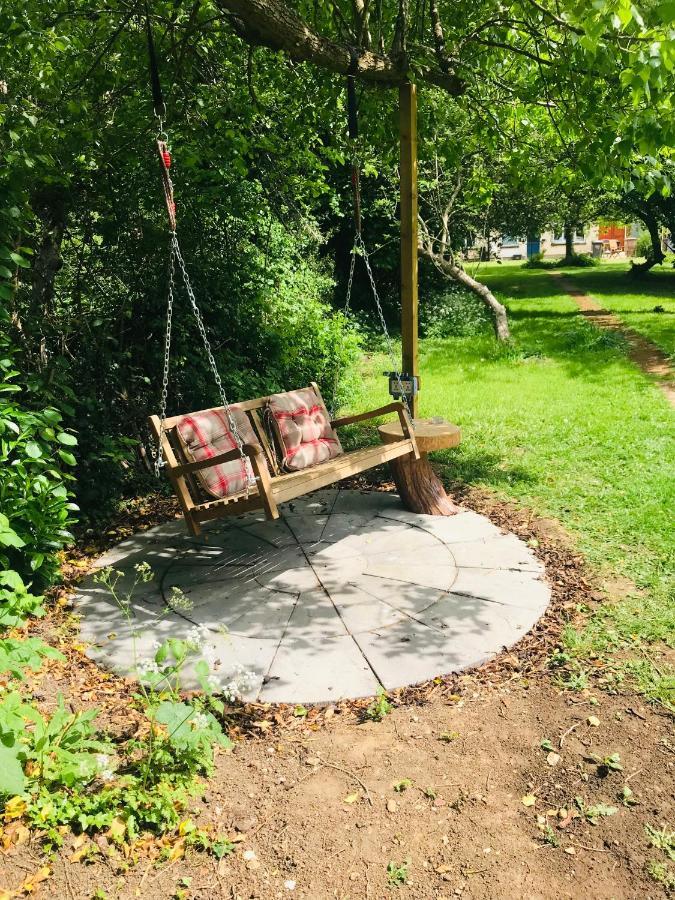 Amazing Quiet Garden House Near London Luton Airport Apartment ภายนอก รูปภาพ