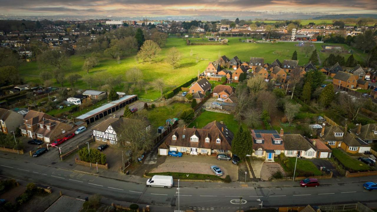 Amazing Quiet Garden House Near London Luton Airport Apartment ภายนอก รูปภาพ